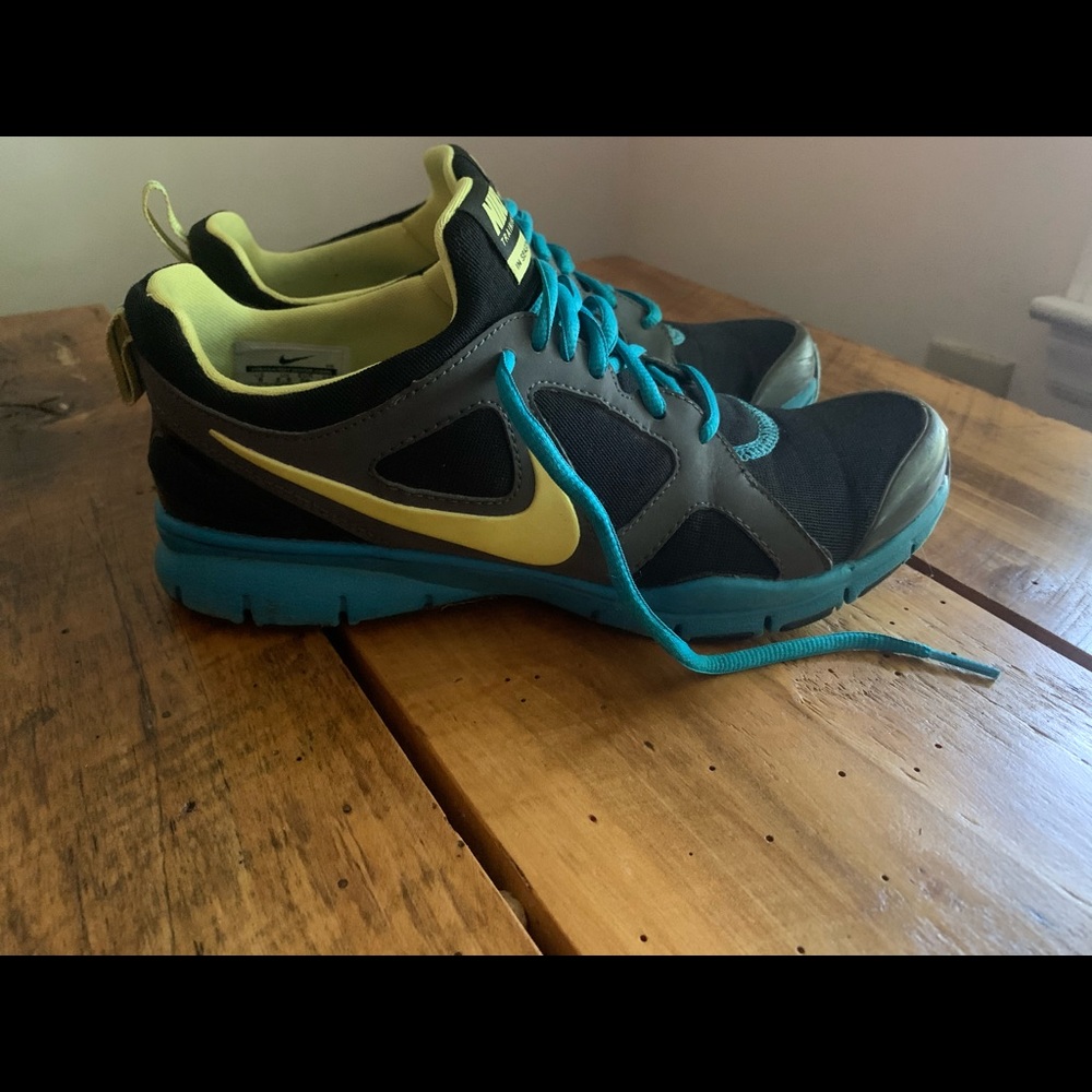 Size 8 Nike Training TR2